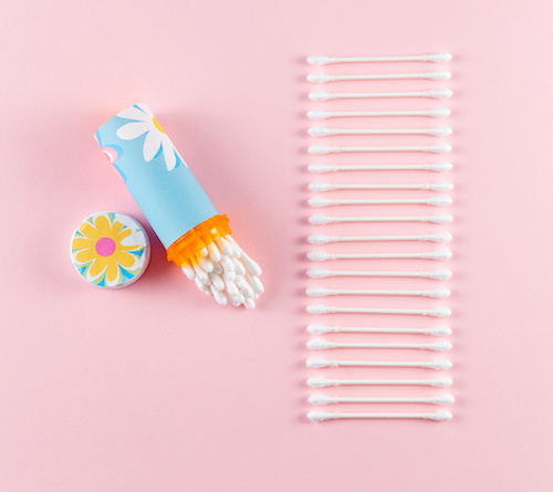 cotton-buds-lying-down-in-a-row