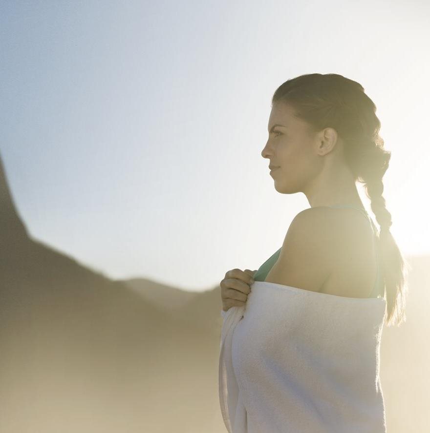 tinnitus-woman-beach.jpg