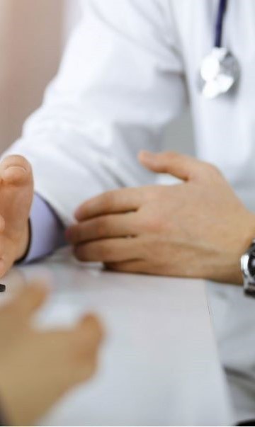 doctor-talking-with-his-patience.jpg