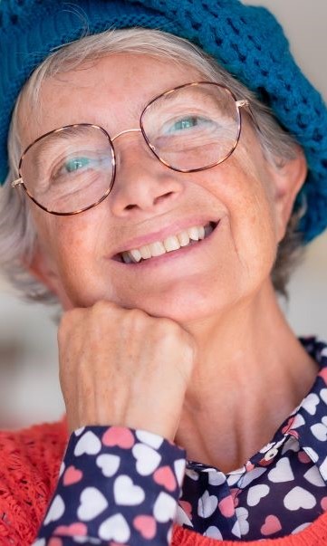 protrait-elderly-woman-glasses-hat.jpg