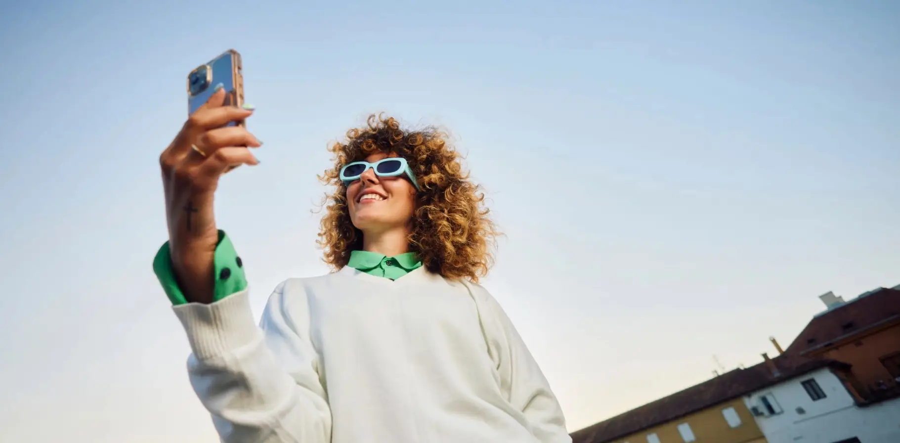 Desktop banner 1821x896_AN-24_Brand_20sWomanTakingSelfie_Stocksy_5584271.webp