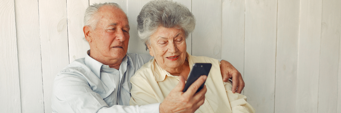 Couple-on-zoom-call.png