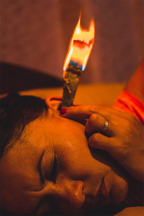 woman-with_ear_candling-with-pain-500 .jpg