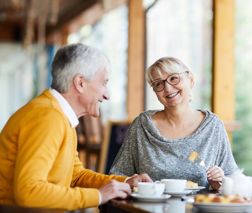 ElderlyCouple_EatingEditorialSectionDesktop.jpg