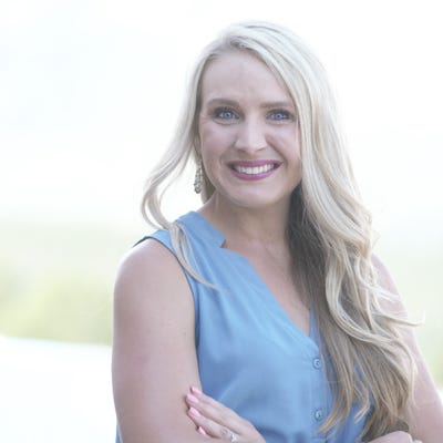 Kate Kinnison_.jpg Kate Kinnison_.jpg