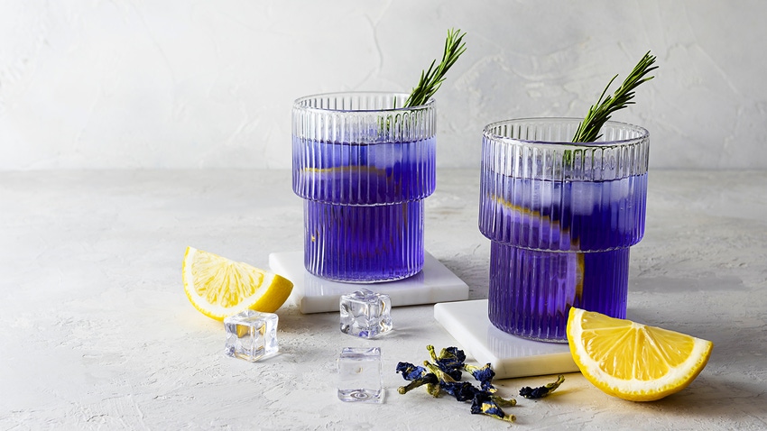 blue iced tea from clitoria flowers