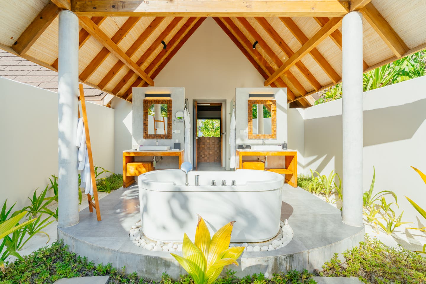 Bech Duplex Villa mit Badewanne in einem Außenbad