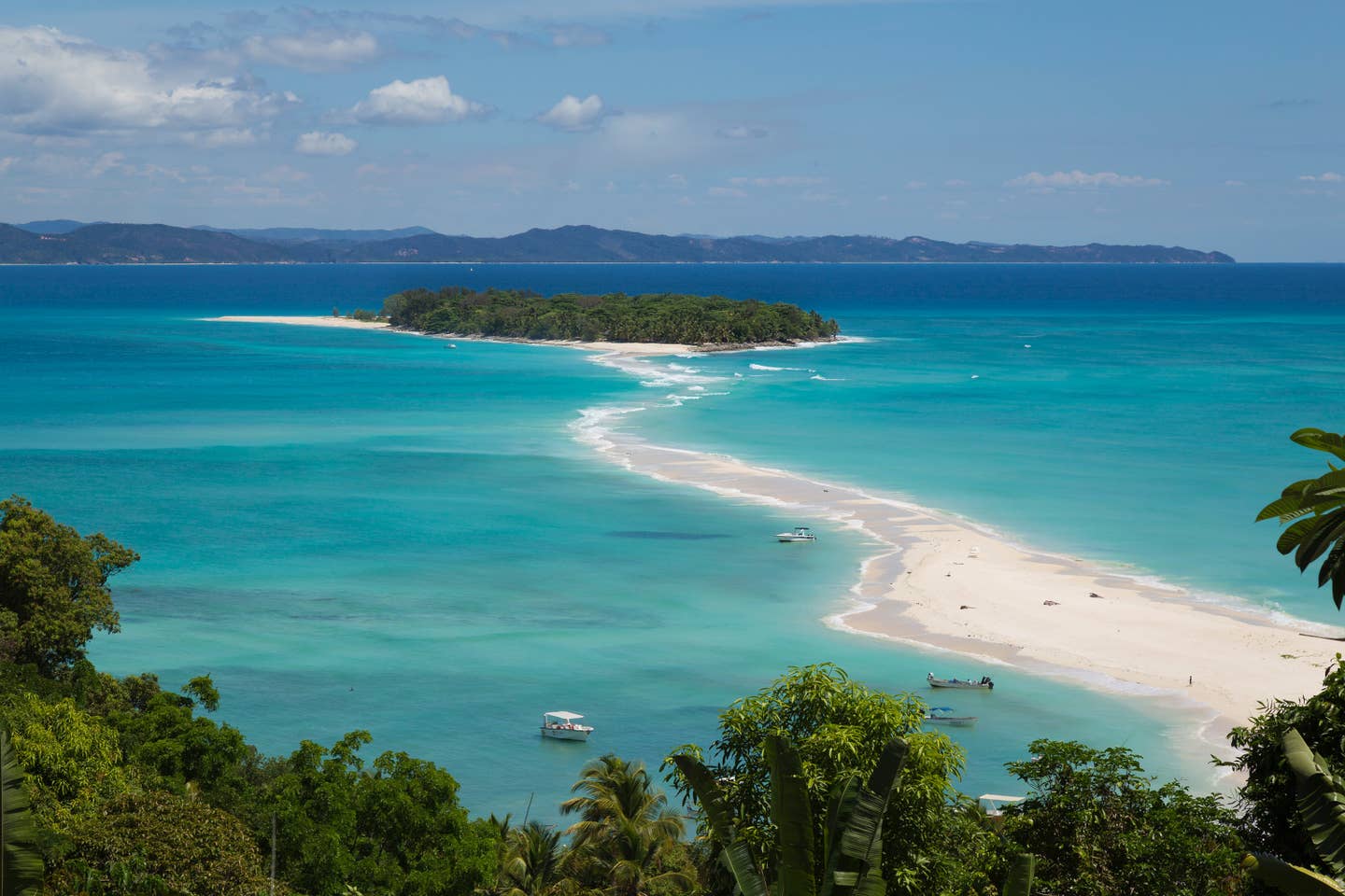 Rundreisen Madagaskar: Luftbild des Strands Nosy Iranja Rundreisen Madagaskar: Luftbild des Strands Nosy Iranja