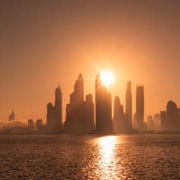 vae-dubai-skyline-sonne-g-823738288.jpg