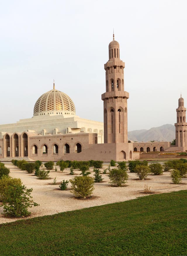 7 Stunden Direktflug Moschee im Oman
