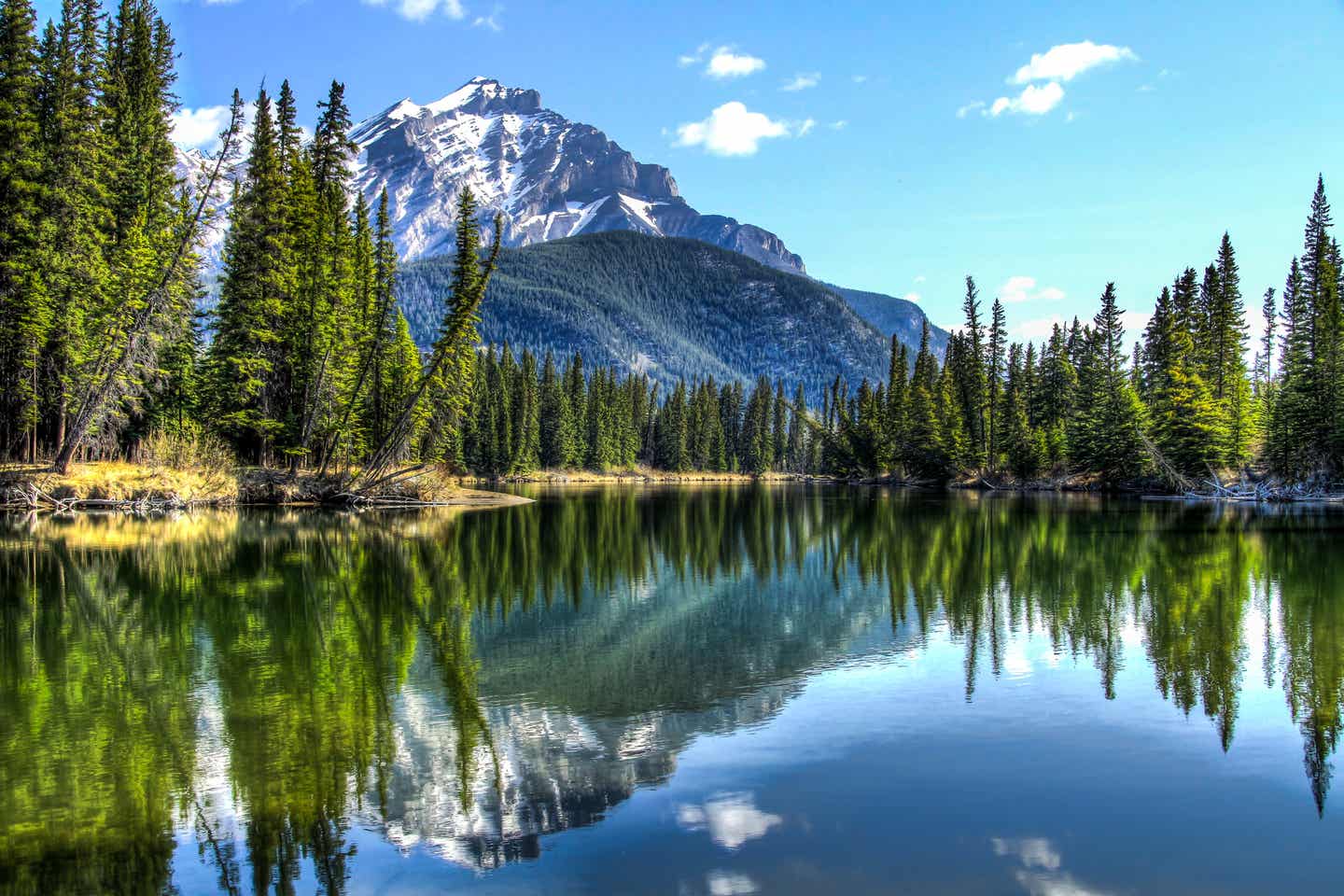 Kanadas Rocky Mountains mit Bergseen und Gipfeln