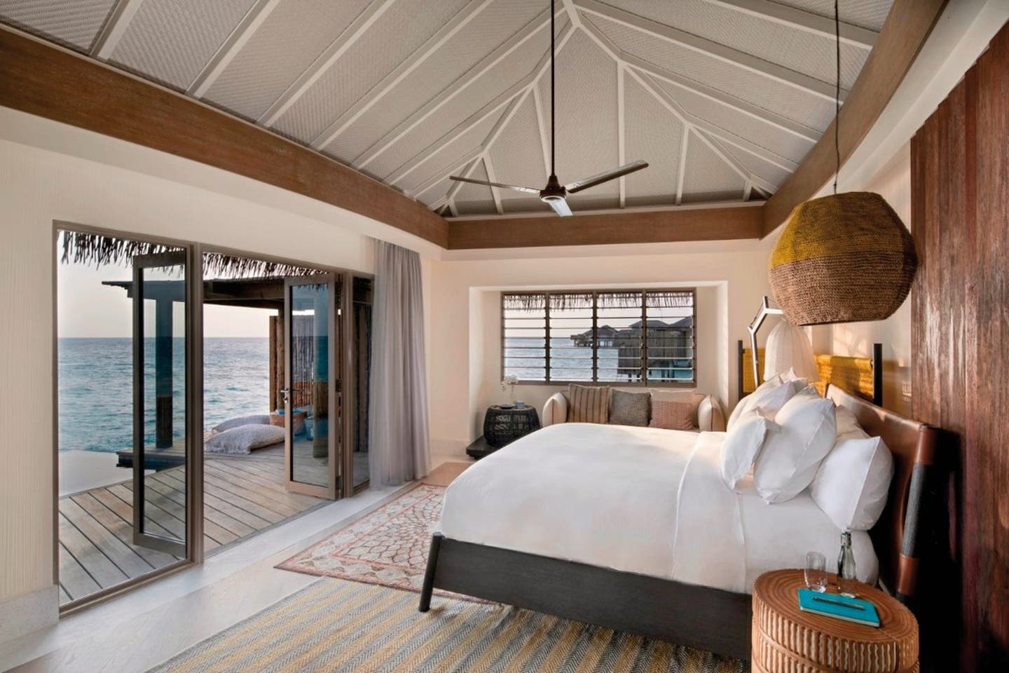 Wohnbeispiel Overwater Pool Villa