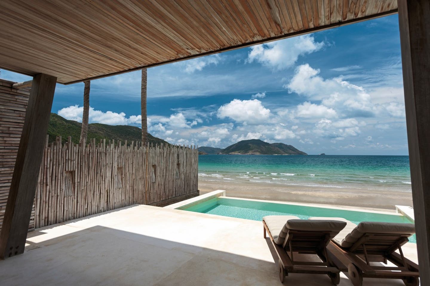 Wohnbeispiel Beachfront Duplex Pool Villa