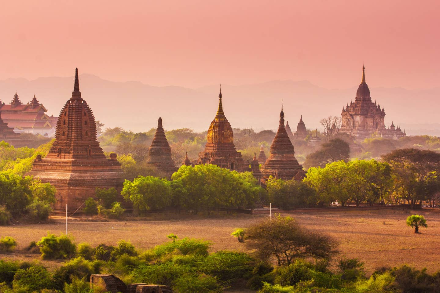Rundreisen Myanmar: Panorama der alten Königsstadt Bagan