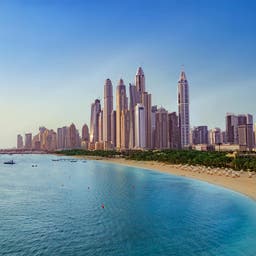 dubai-skyline-meer-t-629795564.jpg