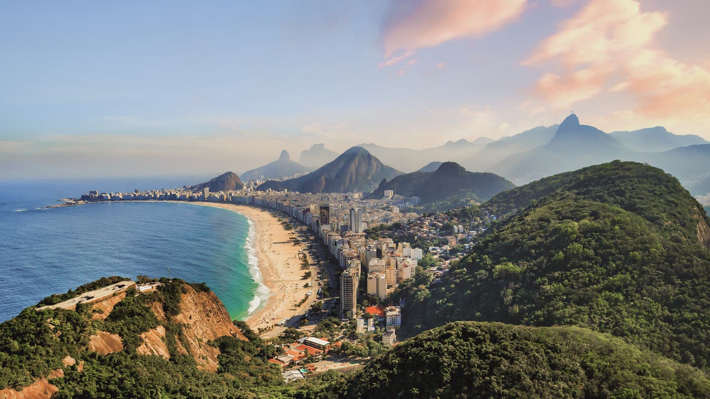 brasilien-rio-de-janeiro-copacabana-strand-stadt-berge-g-975466162.jpg