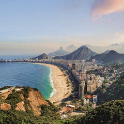 brasilien-rio-de-janeiro-copacabana-strand-stadt-berge-g-975466162.jpg