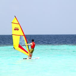 malediven-windsurfen-a-237490_1920.jpg