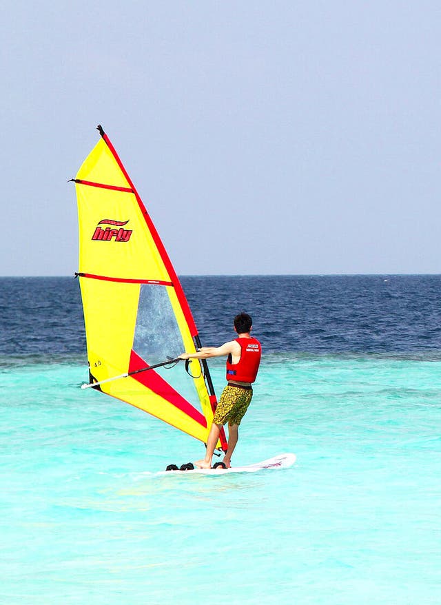 Aktivitäten auf den Malediven Malediven Windsurfen