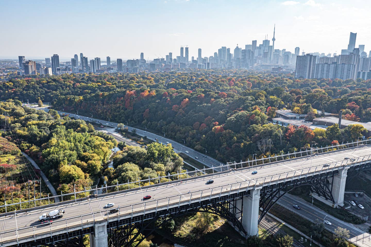 Kanada Urlaub in Toronto: Luftaufnahme Don Valley Park und Lower Don River Trail