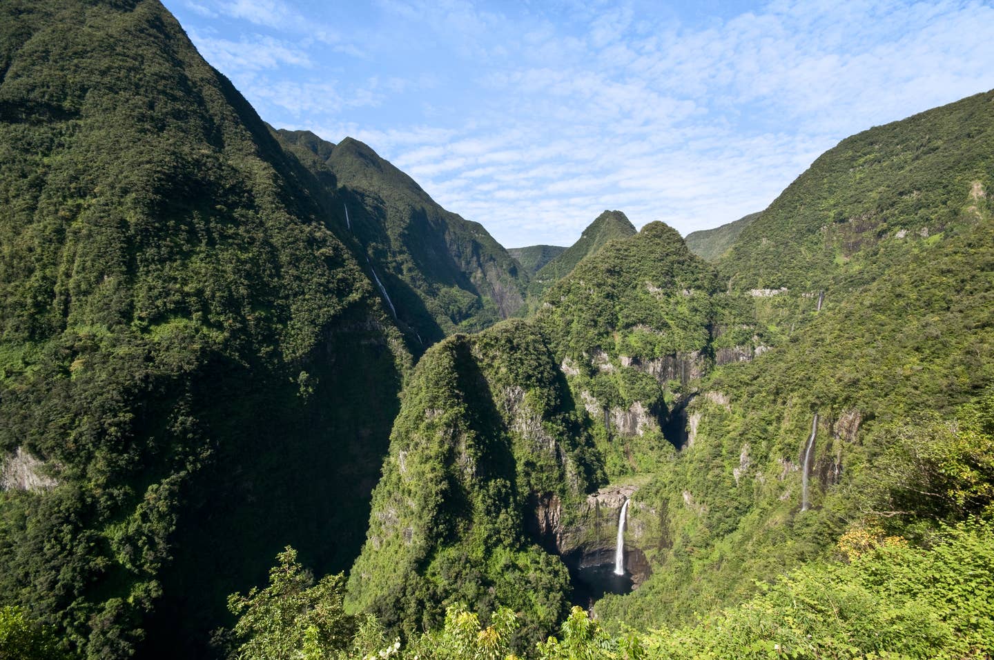 La Reunion: grüne Berge und Meer