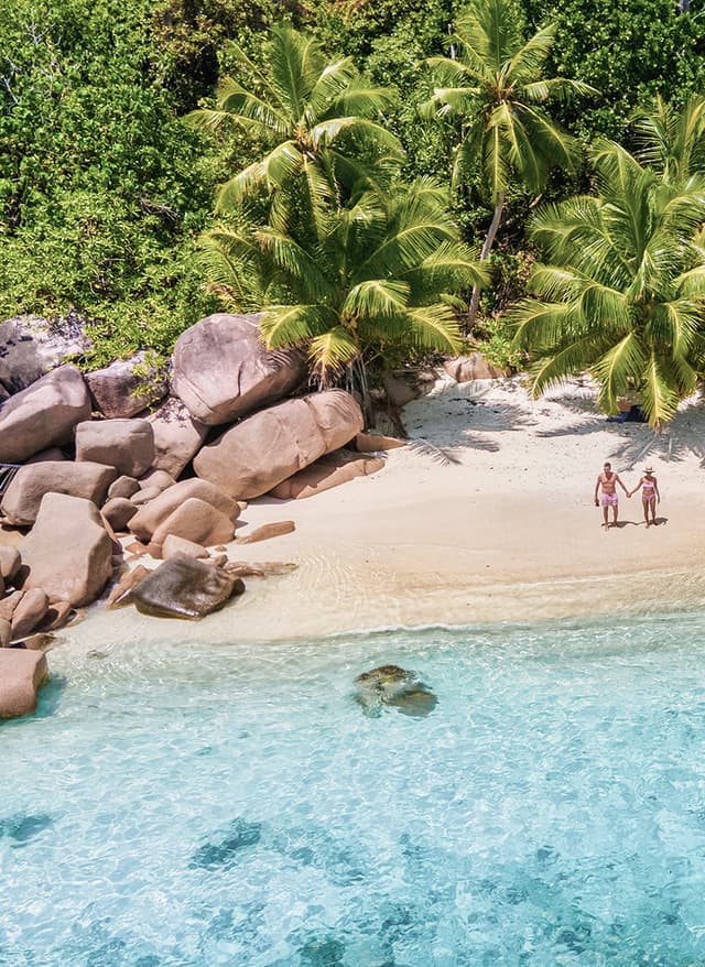 Urlaub für Paare Paar am Strand am Meer