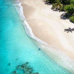 karibik-luftaufnahme-strand-antigua-insel-barbuda-g-2152806829.jpg