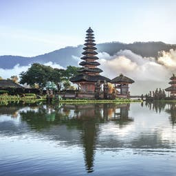 Indonesien-Pura-Ulun-Danu-Bratan-Tempel-g-675172642.jpg