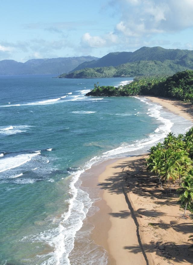 Dominikanische Republik Urlaub Dominikanische Republik Urlaub: Luftaufnahme vom Strand von Samana