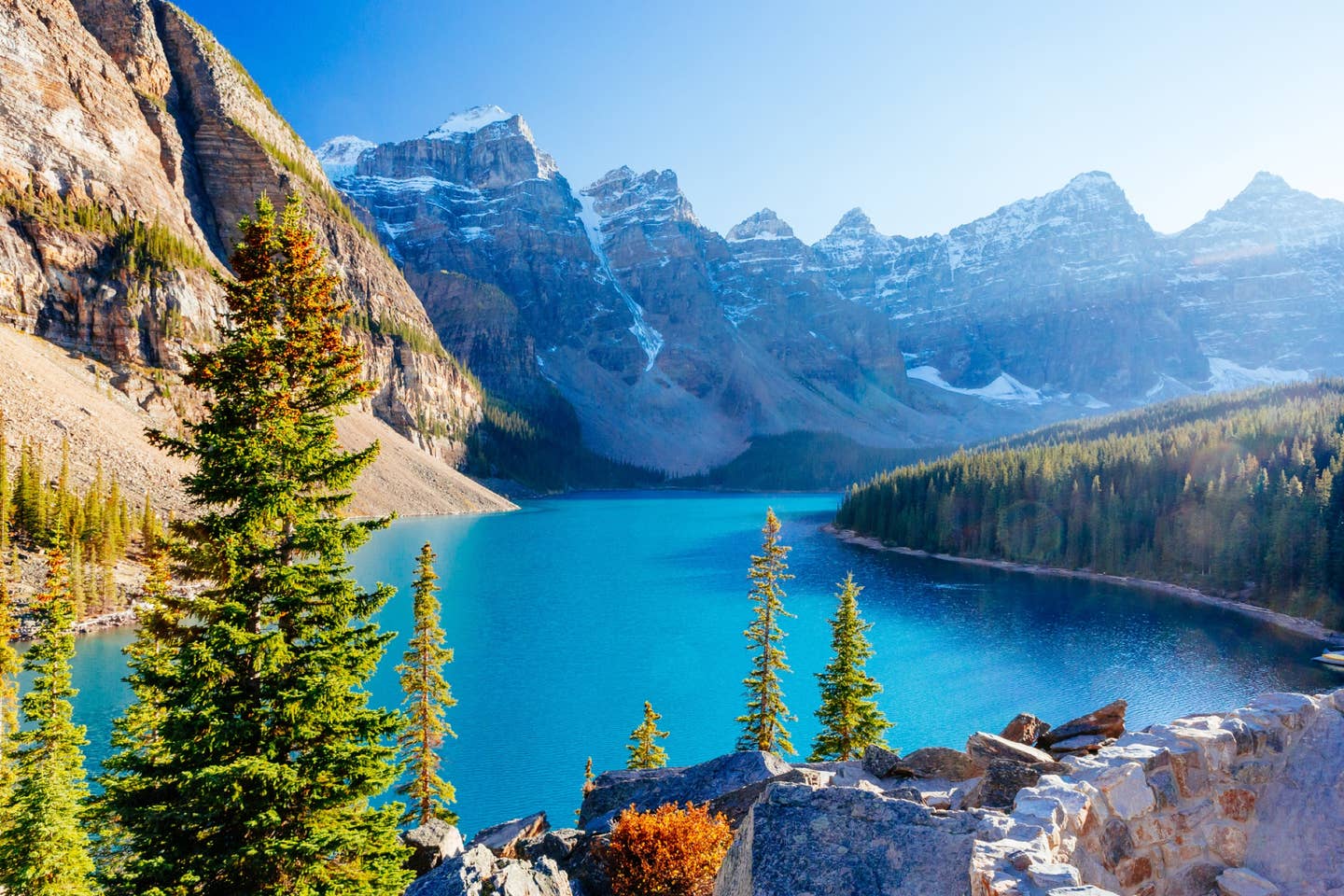 Rundreisen Kanada: See in der kanadischen Provinz Alberta