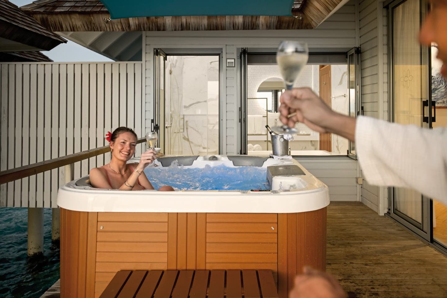 Wohnbeispiel Sunset Over Water Villa with Hot Tub