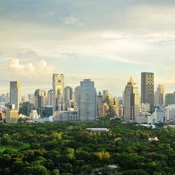 thailand-bangkok-park-fluss-skyline-t-588575874.jpg