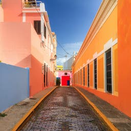 puerto-rico-bunte-haeuser-t-545101220.jpg