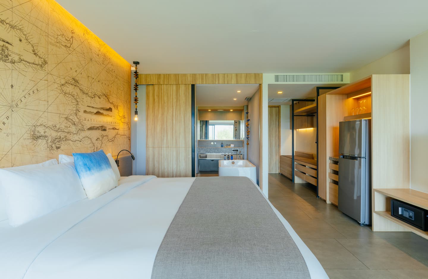 Wohnbeispiel für ein Deluxe-Poolside-Zimmer