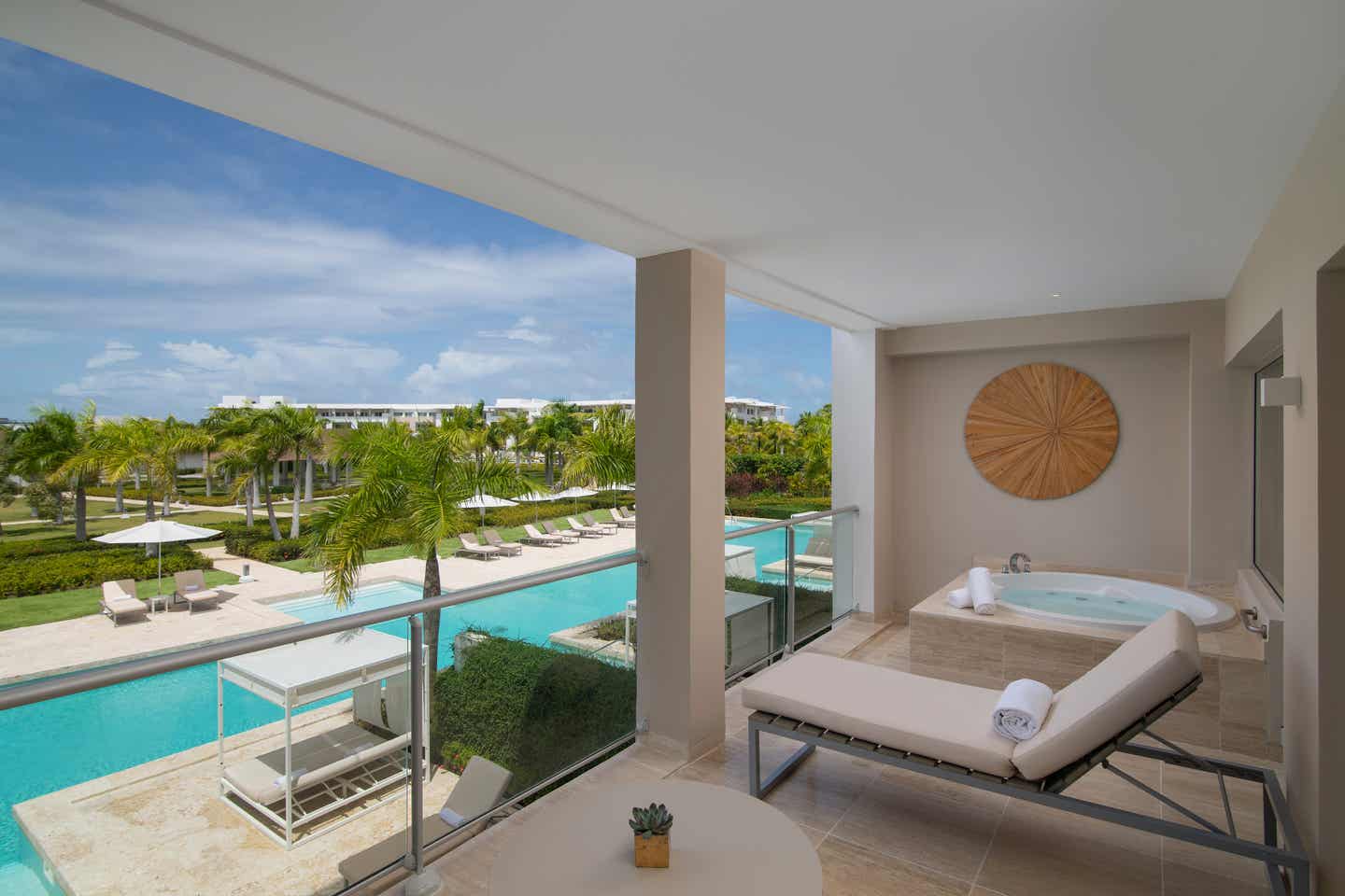Falcon's Resort Falcon Hotel Pool Aussicht