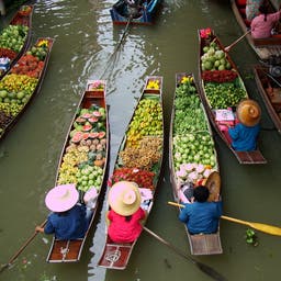 thailand-bangkok-schwimmender-markt-t-140252717.jpg
