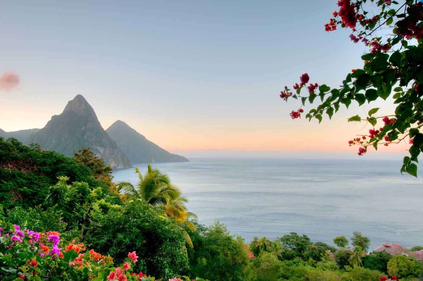 Rundreisen St. Lucia: die Twin Pitons Berge an der Küste St. Lucias Rundreisen St. Lucia: die Twin Pitons Berge an der Küste St. Lucias