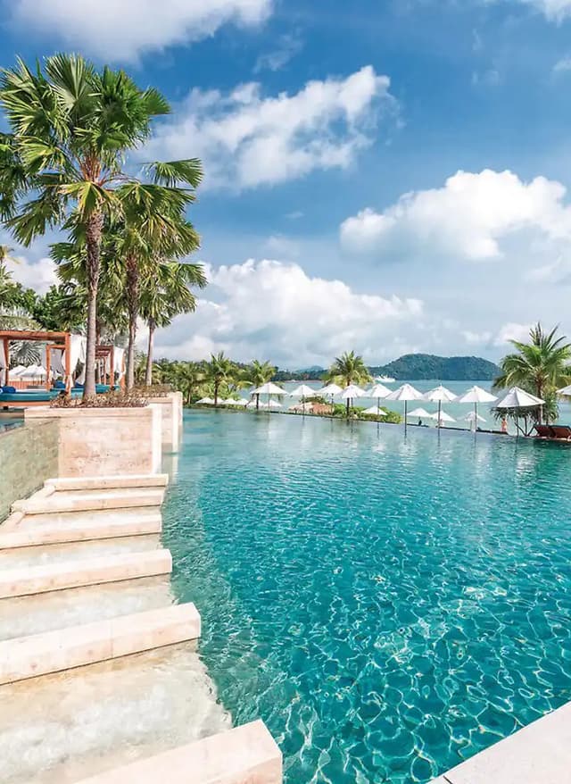 All Inclusive Urlaub Der Poolbereich des Pullman Phuket Beach Resorts