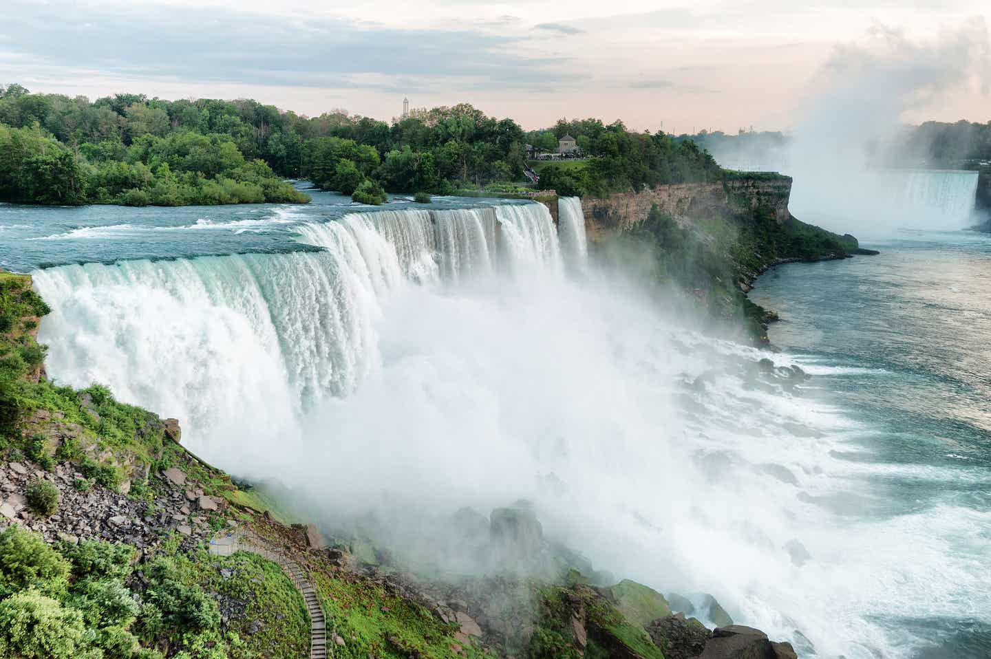 Niagarafälle als berühmte Sehenswürdigkeit Kanadas