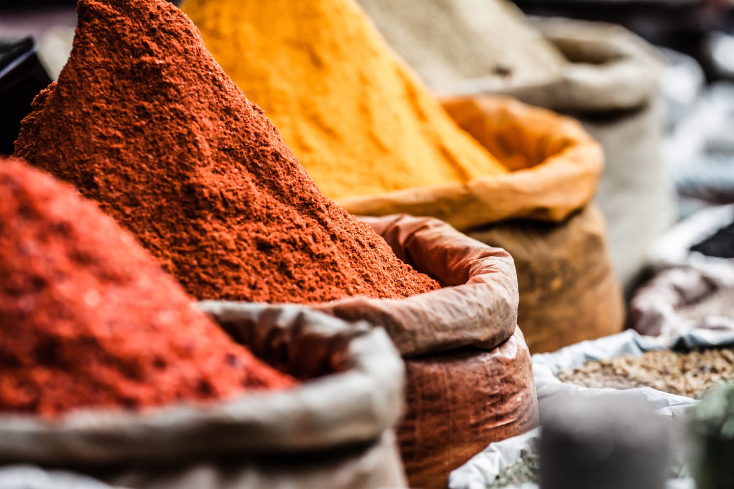 Afrikanisches Essen: Traditioneller Gewürzmarkt