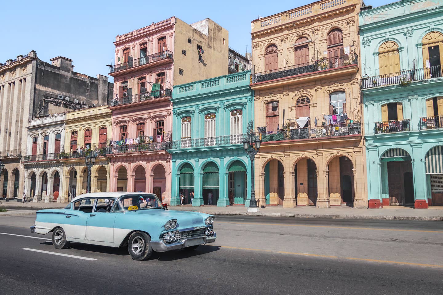 Unterwegs im Oldtimer im Havanna-Urlaub