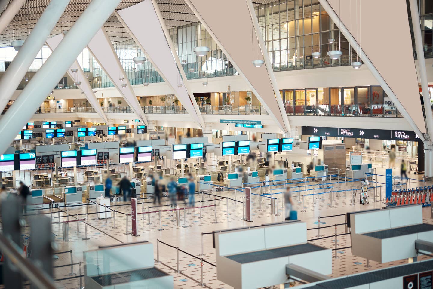 Südafrika Einreise: Geschäftiger Flughafen Südafrika Einreise: Geschäftiger Flughafen