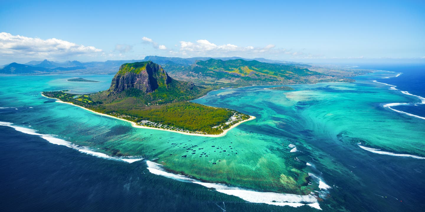 Blick auf den Berg Le Morne Brabant auf Mauritius