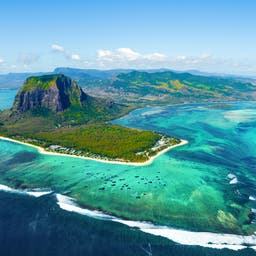 mauritius-le-morne-brabant-g-865549178.jpg