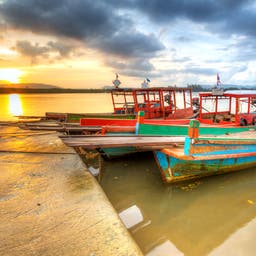 thailand-khao-lak-hafen-boot-t-164808579.jpg
