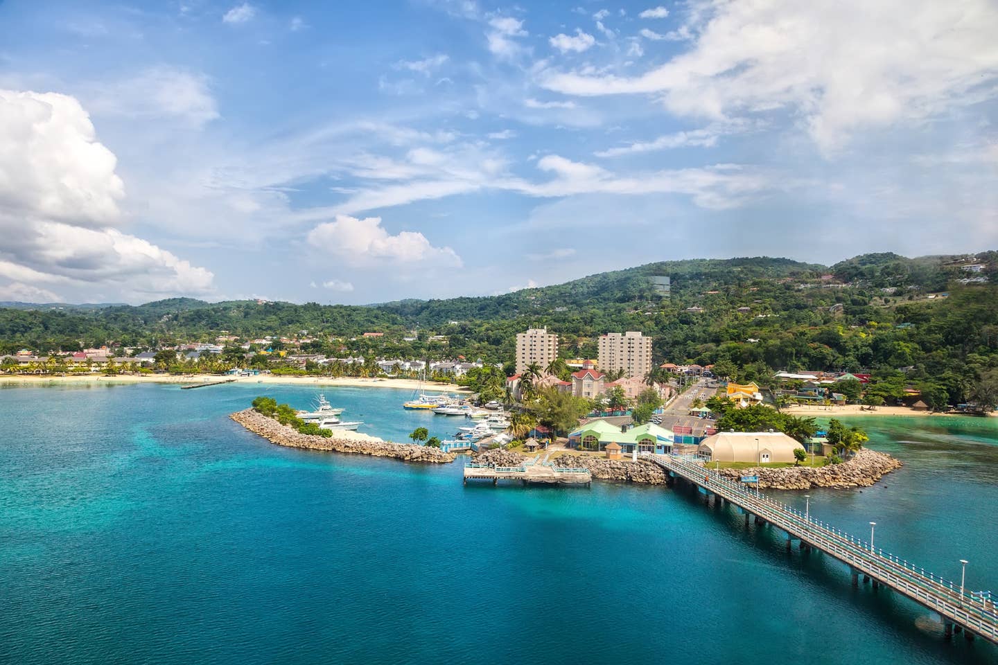 Rundreisen Jamaika: Panorama der jamaikanischen Hafenstadt Ocho Rios Rundreisen Jamaika: Panorama der jamaikanischen Hafenstadt Ocho Rios