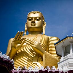 thailand-goldene-buddha-statue-t-91767912.jpg