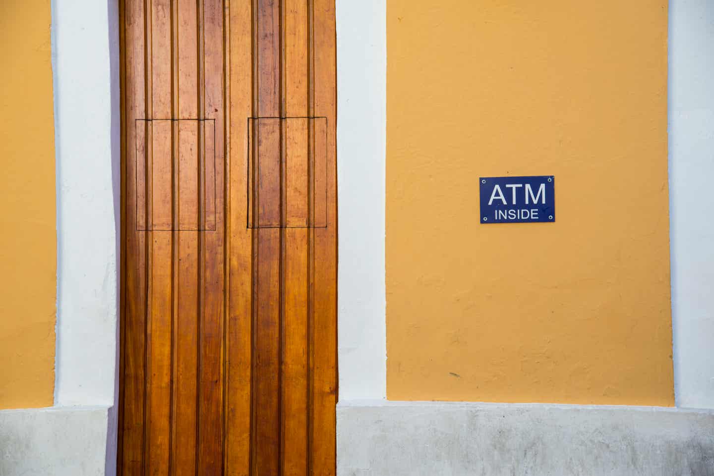 Währung Karibik: Geldautomat in San Juan