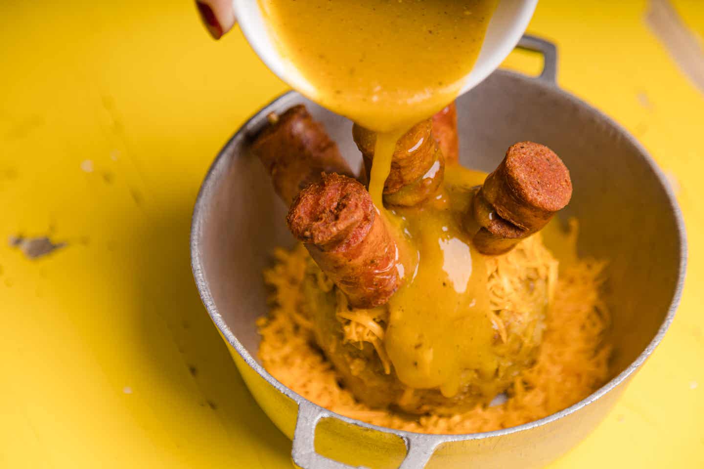 Essen Dominikanische Republik: Mofongo serviert mit Wurst