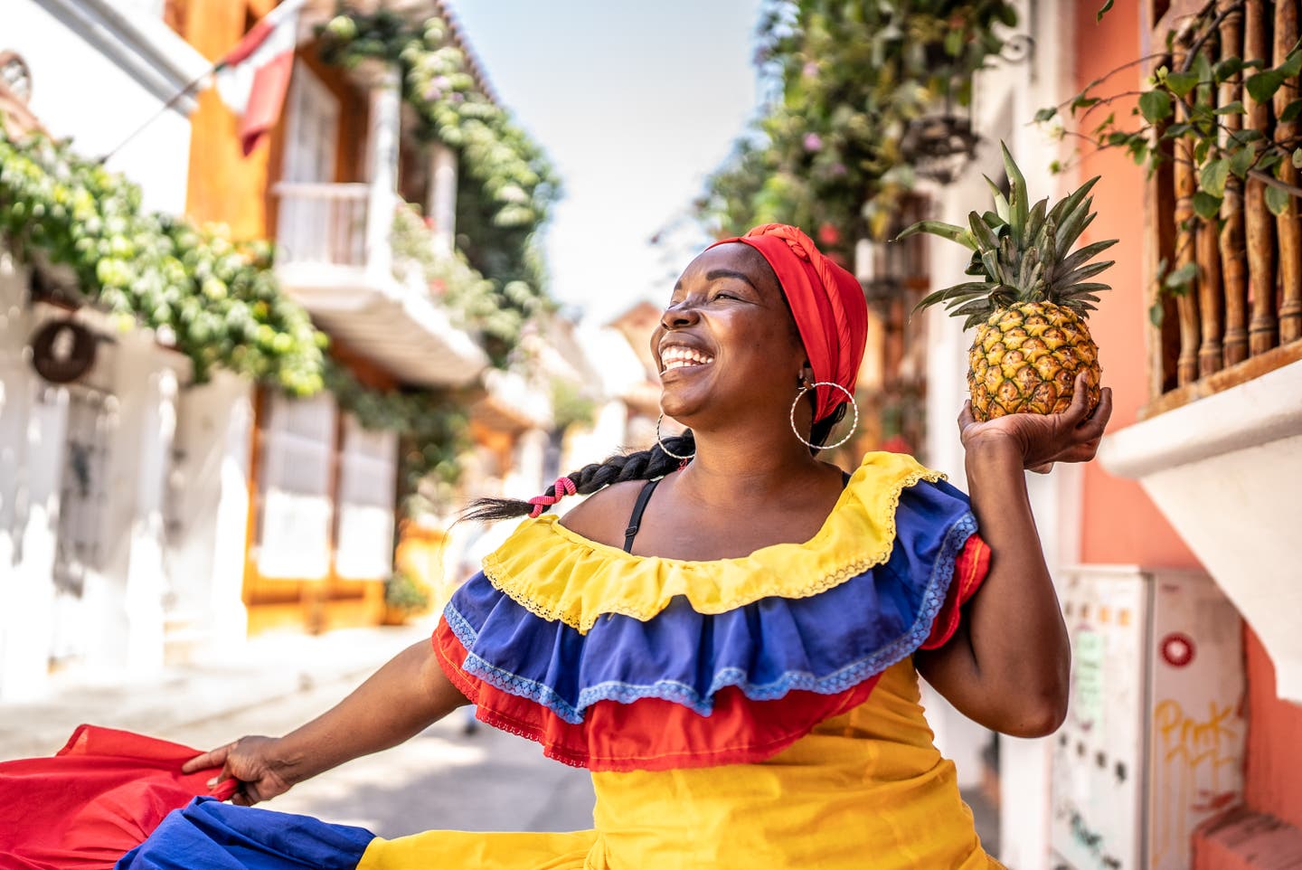 Karibik Sprache: Frau mit Ananas in der Hand